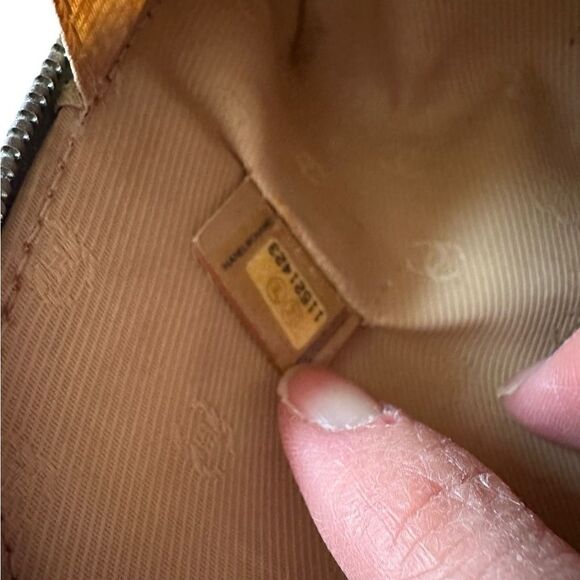 Gucci leather silver pouch - Picture 12 of 16